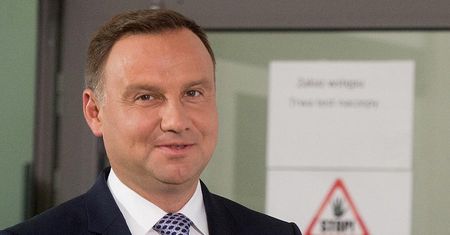 CBOS: Polacy najbardziej ufają prezydentowi. Schetyna wyprzedził Kaczyńskiego w rankingu nieufności