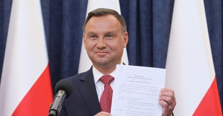 Senacka komisja nie rekomenduje przeprowadzenia referendum konstytucyjnego