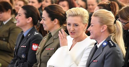 Agata Duda świętowała Dzień Kobiet m.in. z policjantkami. Pojawił się też prezydent
