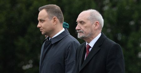 Prezydent Duda jednak nada 15 sierpnia odznaczenie. Ale tylko jednemu generałowi