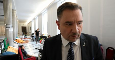 Zagadkowa przeszłość Piotra Dudy. Dziennik dotarł do dokumentów