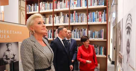 Okrzyki "konstytucja" w Australii. Nagrali, jak zareagowała Agata Duda