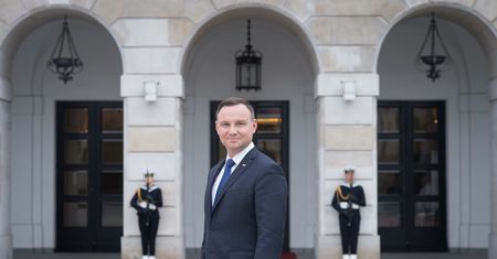 "Veto!" przed rezydencją prezydenta Andrzeja Dudy na Helu