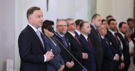 Niemiecka prasa o rekonstrukcji. "Prezydent nie musiał nominować nowych ministrów 4 czerwca"