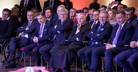 Występ gimnastyczek przed Andrzejem Dudą to hit internetu. Zorganizowano go w "nietypowych warunkach"
