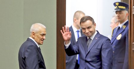 Prezydent obcina pensje. Kuchcińskiemu zabrał kilka tysięcy