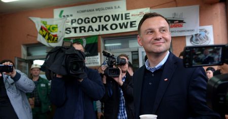 Boty w kampanii Andrzeja Dudy. Opozycja grzmi: "Unieważnić wybory". PiS wycisza temat