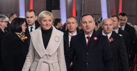 Agata Duda w modnym płaszczu