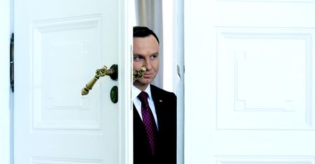 Zmiany u Dudy. Zagra na nosie Kaczyńskiemu?