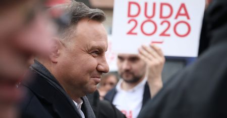 Wybory prezydenckie 2020. Zatrzymanie po wiecu prezydenta Andrzeja Dudy w Łowiczu