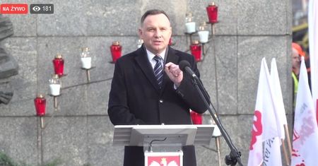 Skandal na obchodach Grudnia '70 w Szczecinie. Uczestnicy wygwizdali list marszałka