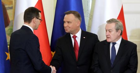 Sondaż. Ogromna przewaga PiS, pięć partii powyżej progu
