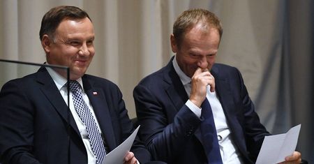 Andrzej Duda i Donald Tusk rozmawiali ze sobą uśmiechnięci. Znamy fragmenty rozmowy