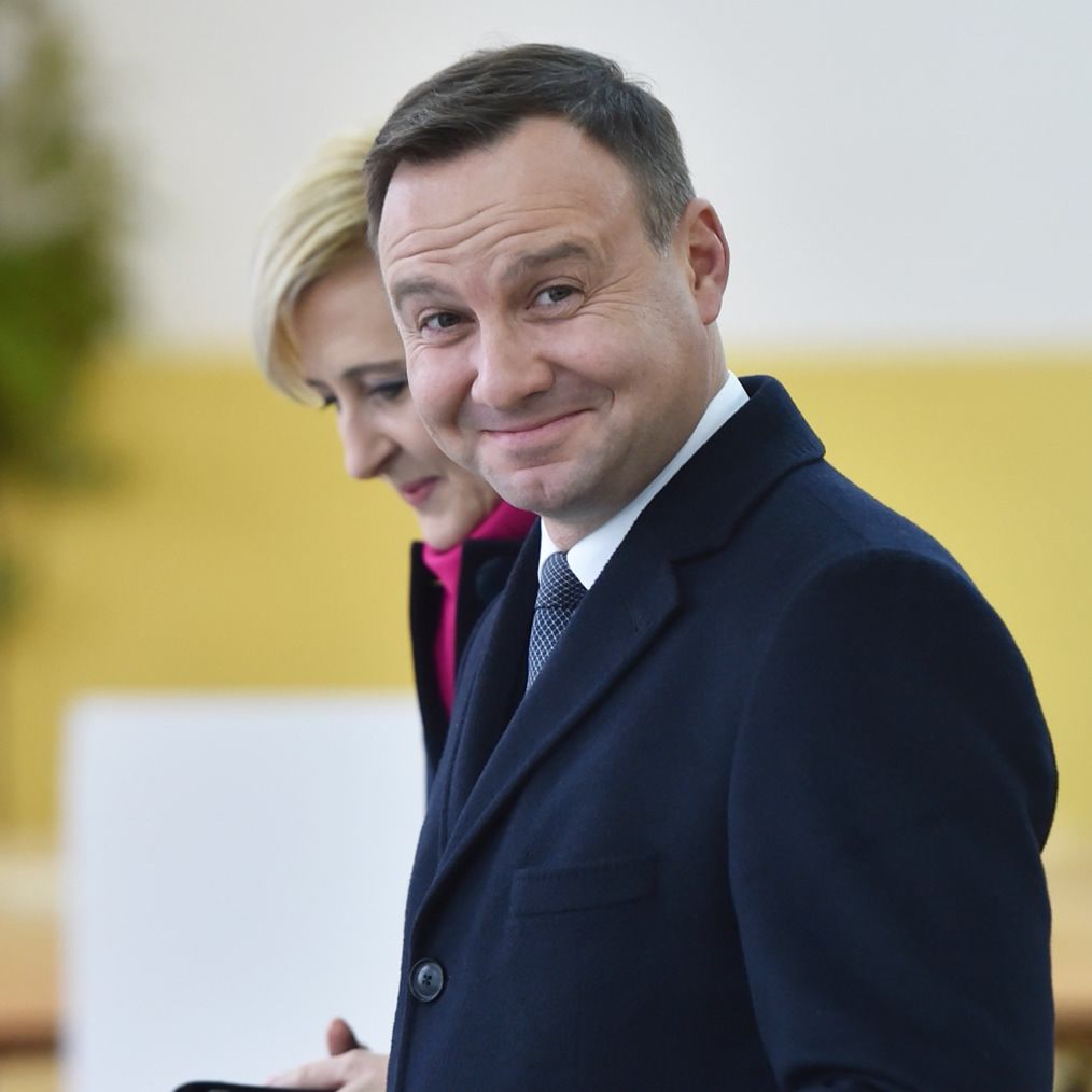 Duda ułaskawił Kamińskiego. Internauci kpią w memach