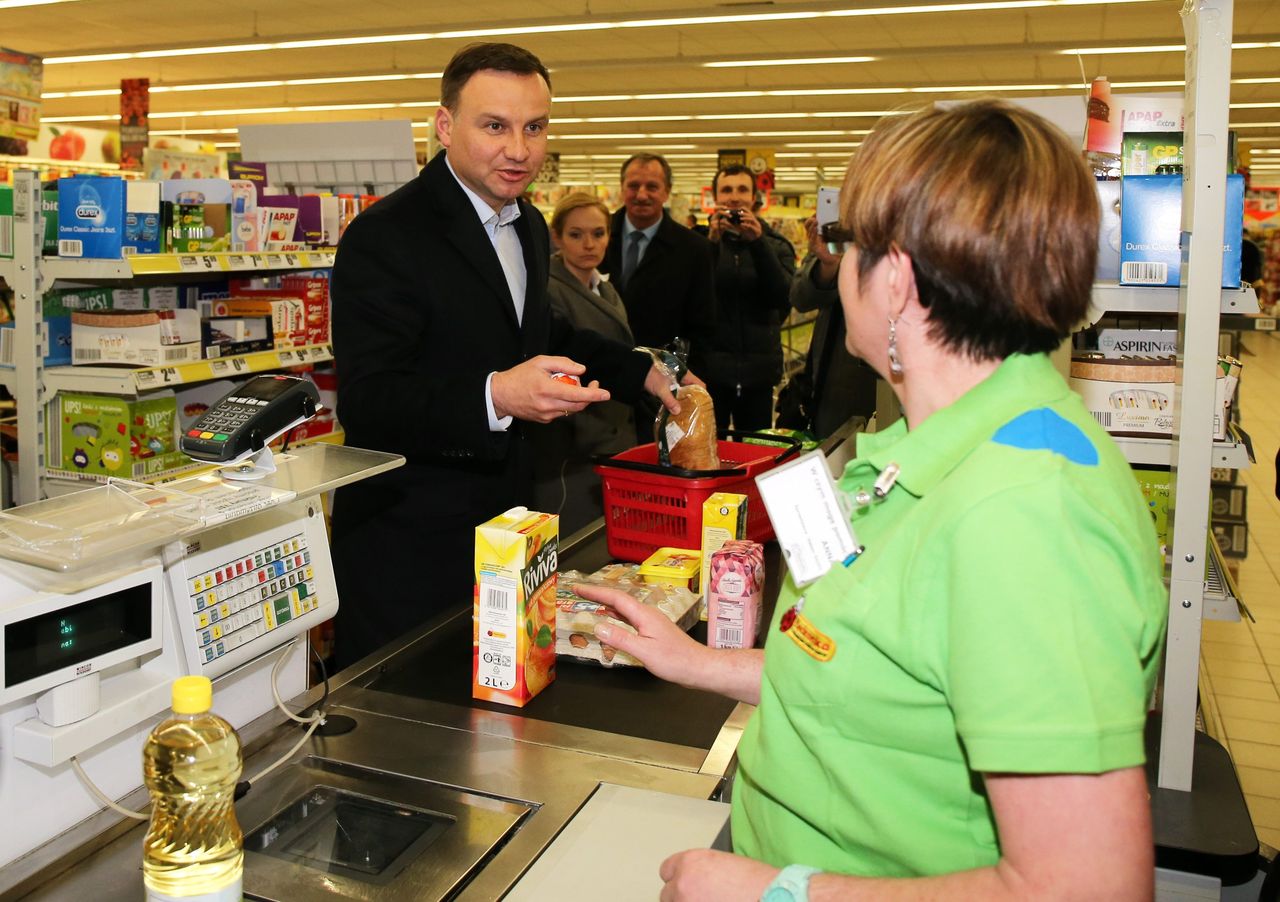 Andrzej Duda zrobił zakupy za 37 zł. Po 3 latach sprawa wraca. Spore zamieszanie