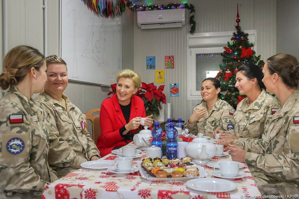 Agata Duda na Sycylii. Spotkała się z żołnierkami