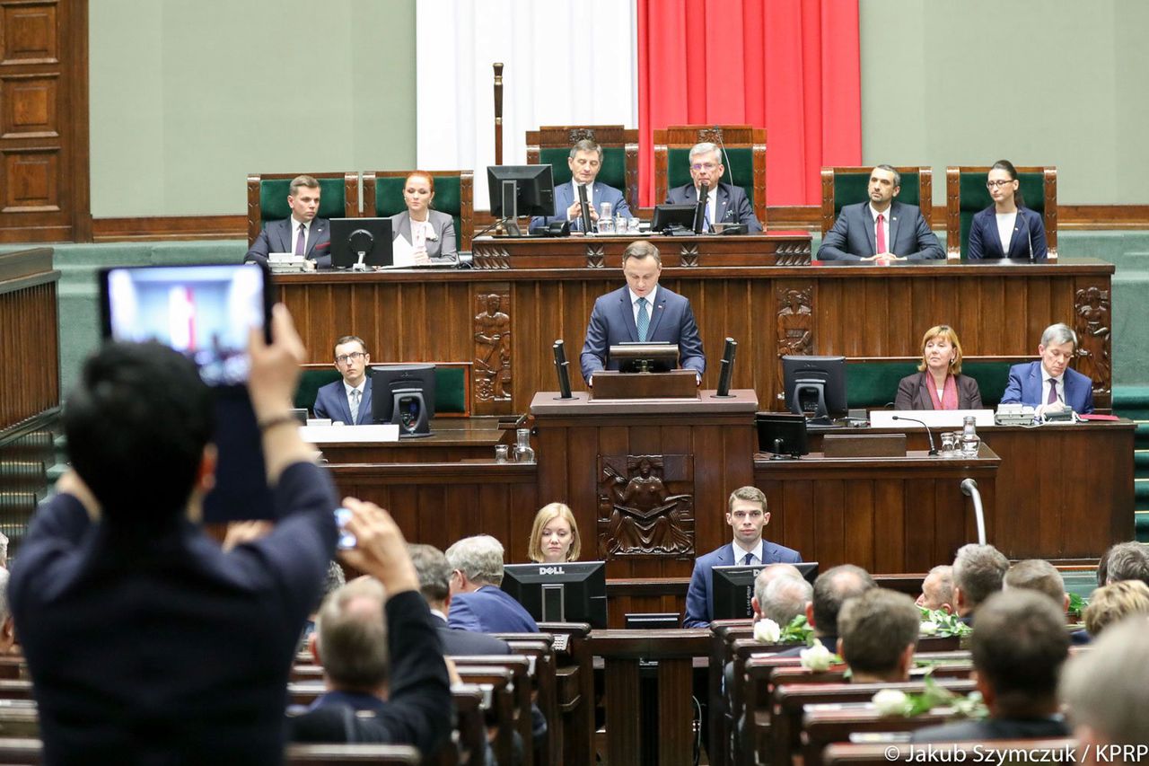 Andrzej Duda wykorzystał orędzie do autopromocji, uderzenia w opozycję i przypodobania się PiS