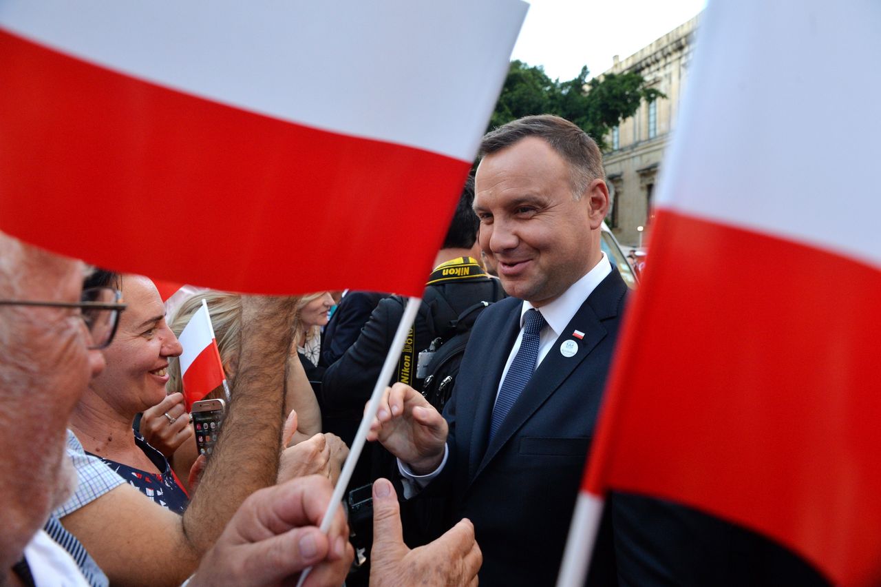 Będą ograniczenia w sprzedaży alkoholu w Polsce. Prezydent Andrzej Duda podpisał dwie kluczowe ustawy