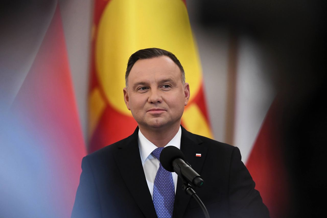 Andrzej Duda podpisał ustawę o sędziach. "Zadecyduje to o przegranej w wyborach prezydenckich"