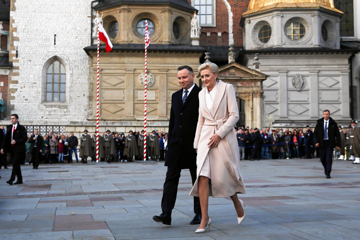 Andrzej Duda u żołnierzy na Wawelu. Pierwsza dama matką chrzestną sztandaru