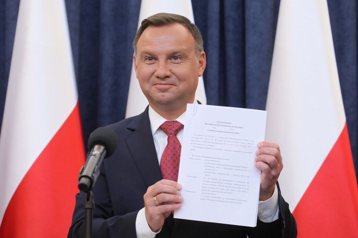 Prezydent Andrzej Duda składa wniosek o referendum