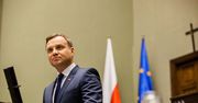 Andrzej Duda konsultuje z klubami reformę sądów. Jesteśmy przed Pałacem Prezydenckim