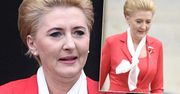 Agata Duda w biało-czerwonej sukni uczciła Dzień Flagi! Wyjątkowo trafiona świąteczna stylizacja Pierwszej Damy!