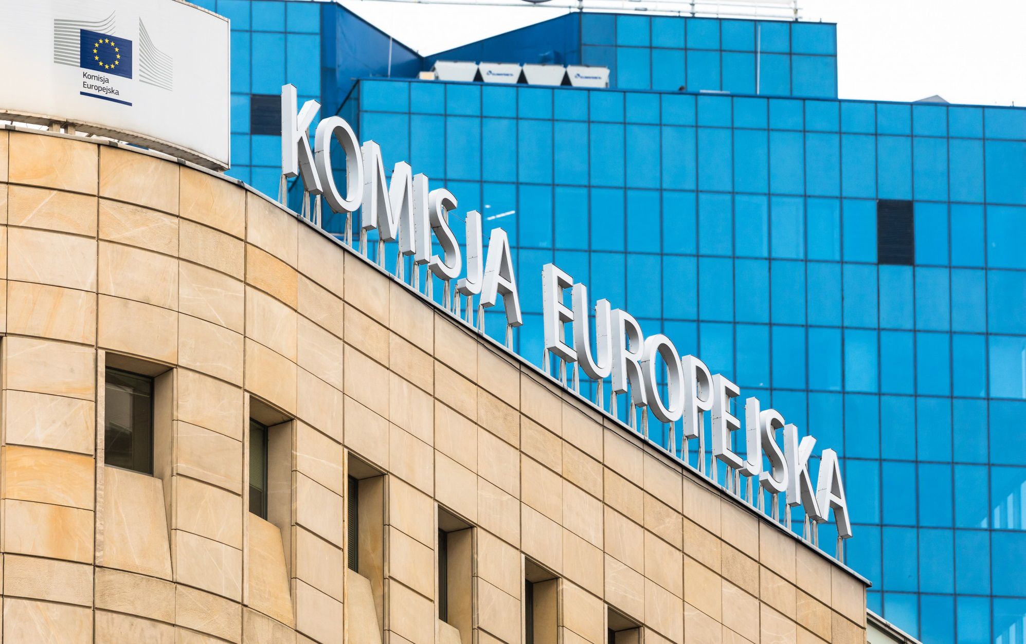 Komisja Europejska reaguje na podpisaną przez Andrzeja Dudę ustawę o reformie sądów.