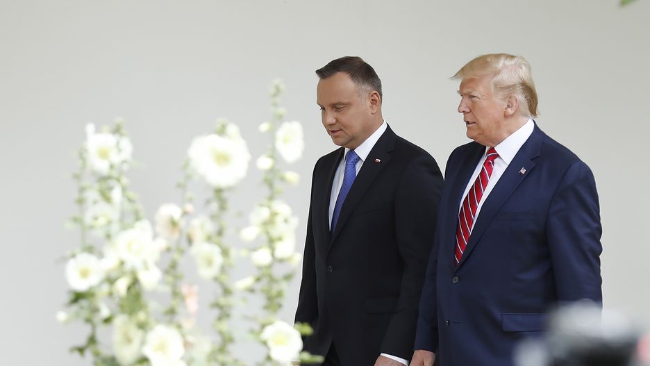 Andrzej Duda i Donald Trump rozmawiają w Białym Domu