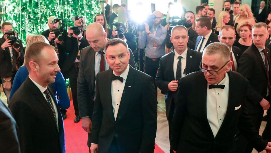 Prezydent Andrzej Duda jest krytykowany za pojawienie się na urodzinach Polsatu.