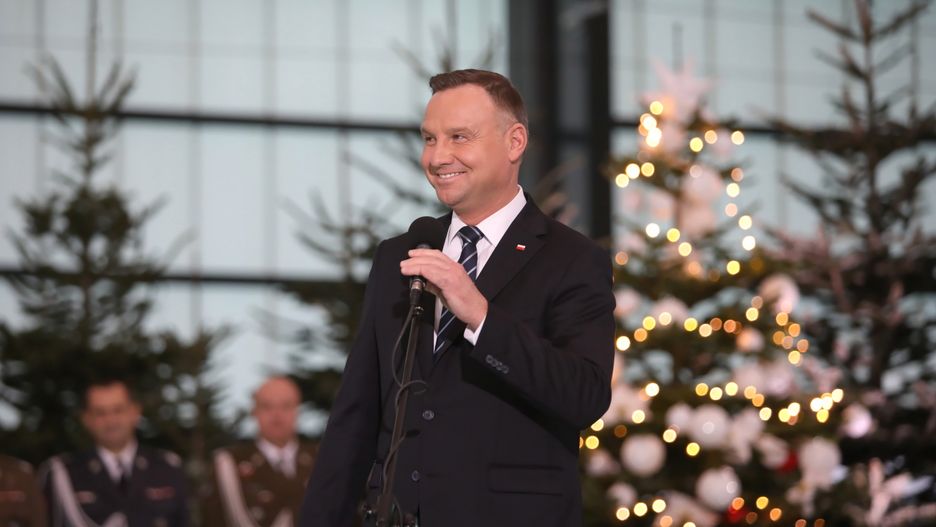 Prezydent Andrzej Duda jest liderem w sondażu zaufania do polityków