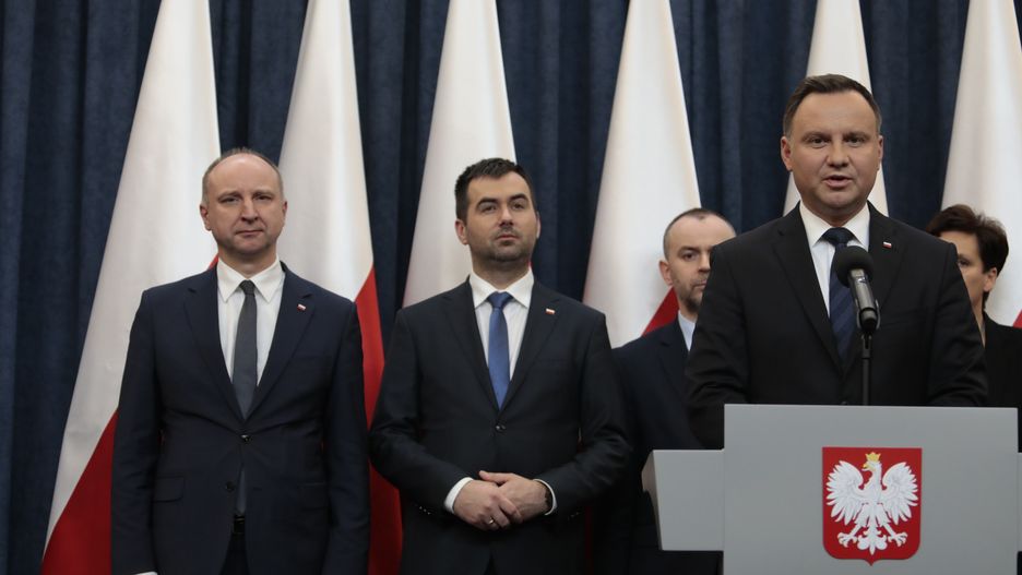 Prezydent Andrzej Duda z ministrami w KPRP. Z tyłu Błażej Spychalski.
