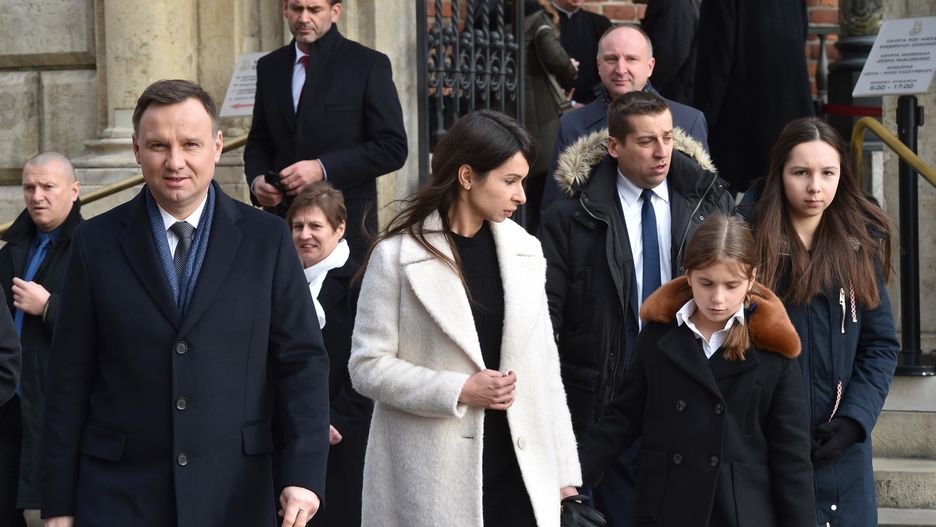 Andrzej Duda i Marta Kaczyńska z córkami na Wawelu.