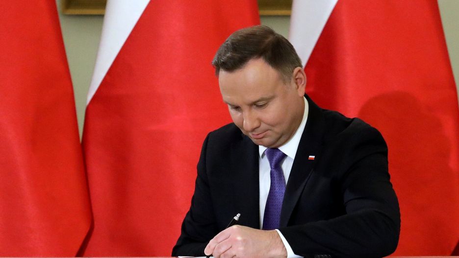 Prezydent Andrzej Duda podpisał nowelizację ustawy o sędziach.