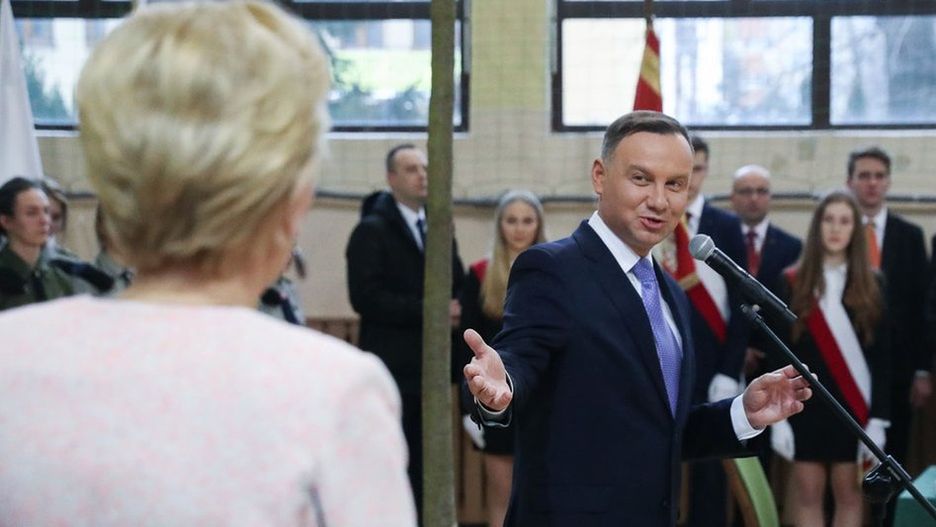 Para prezydencka podczas wizyty w nowosądeckim liceum.