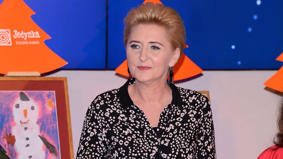Pierwsza dama w eleganckiej stylizacji