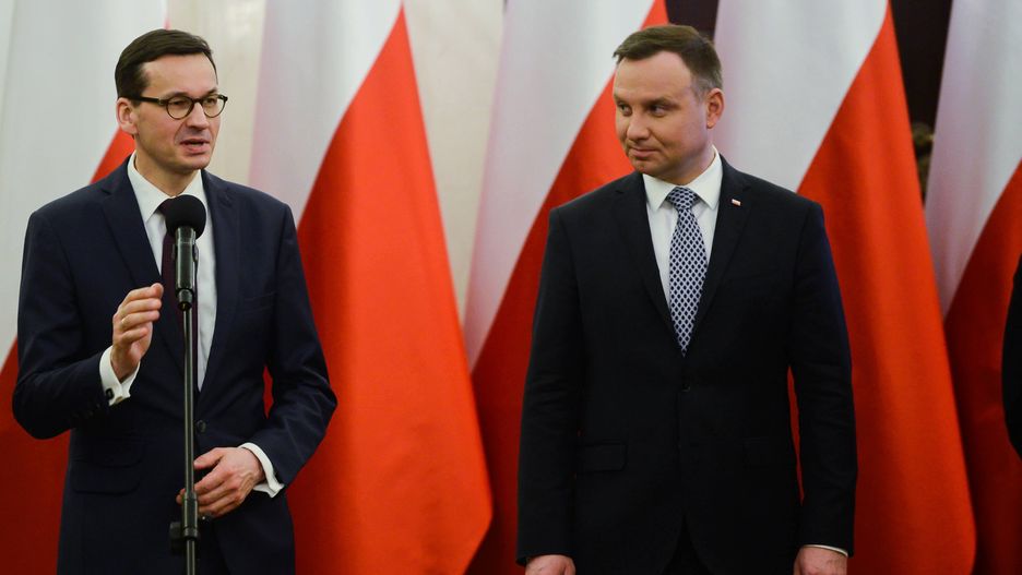 Politolog zapytał premiera i prezydenta o to, dlaczego nie ogłosili żałoby narodowej