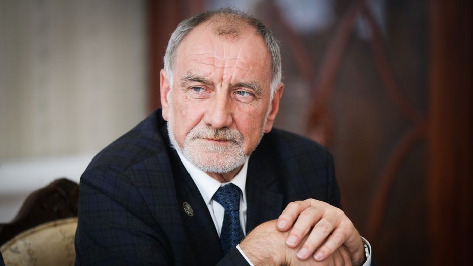 Jan Duda jest wykładowcą akademickim i radnym sejmiku małopolskiego