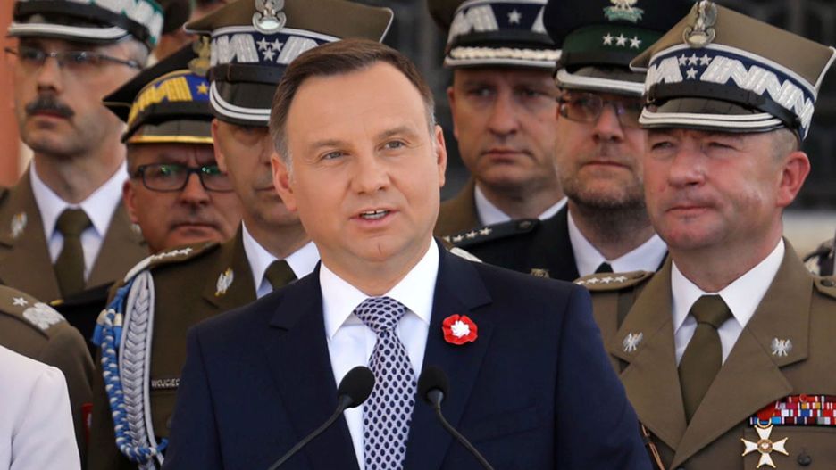 Prezydent chce, aby referendum konstytucyjne odbyło się 10 i 11 listopada