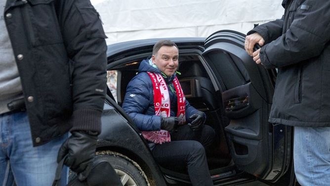 Podczas przejazdu autostradą kierowca nagle stracił panowanie nad kierownicą. Nikomu nic się nie stało 