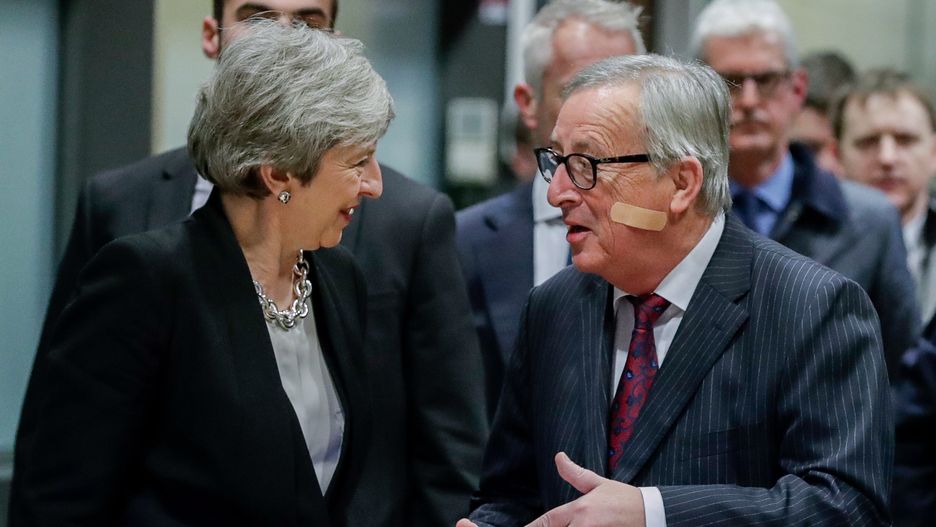 Brexit. Rozmowy premier Wielkiej Brytanii Theresy May (L) i przewodniczącego KE Jean-Claudea Junckera (P)