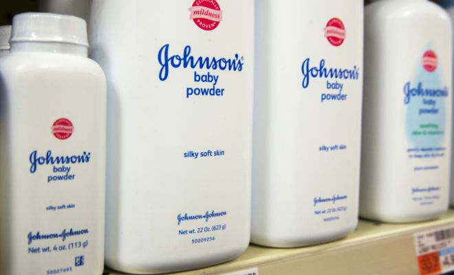 Johnson & Johnson ukarany. Musi zapłacić 72 miliony dolarów rodzinie kobiety, która zmarła na raka