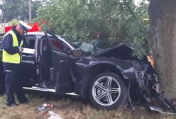 Radzyń Podlaski: 19-latek rozbił audi na drzewie. Dwie osoby nie żyją