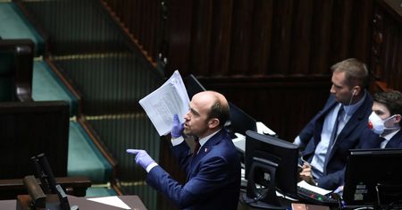 Tarcza antykryzysowa. Burzliwe drugie czytanie. "To się nie uda, to się musi wywalić"