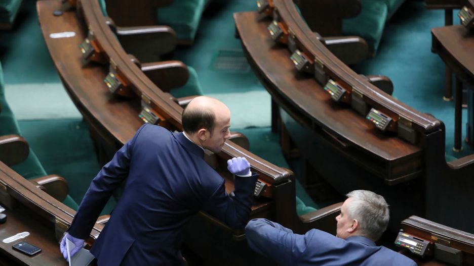 Przewodniczący Platformy Obywatelskiej Borys Budka w czwartek na sali posiedzeń w Sejmie