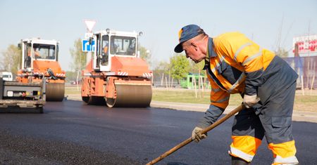 Wszystkie miasta wojewódzkie będą połączone autostradami lub ekspresówkami. Adamczyk obiecuje
