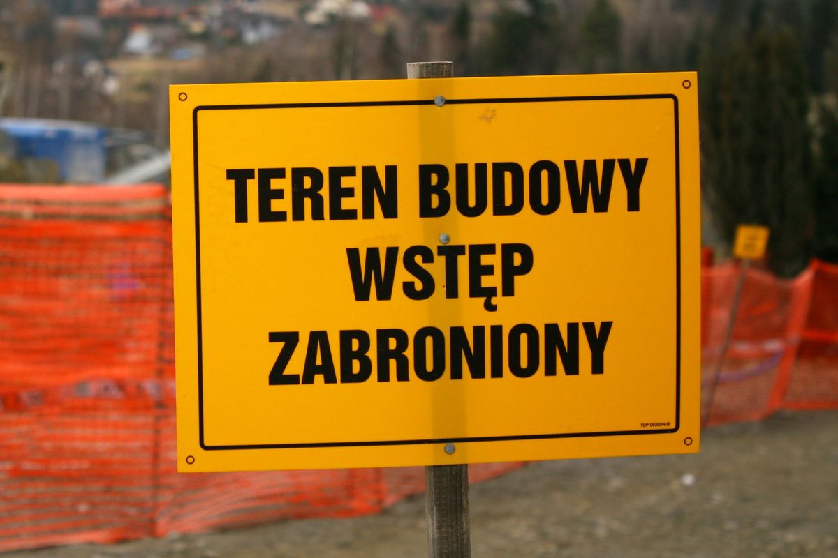 Śmiertelny wypadek na budowie w Łowiczu. Prokuratura: wszyscy pozostali pracownicy byli trzeźwi