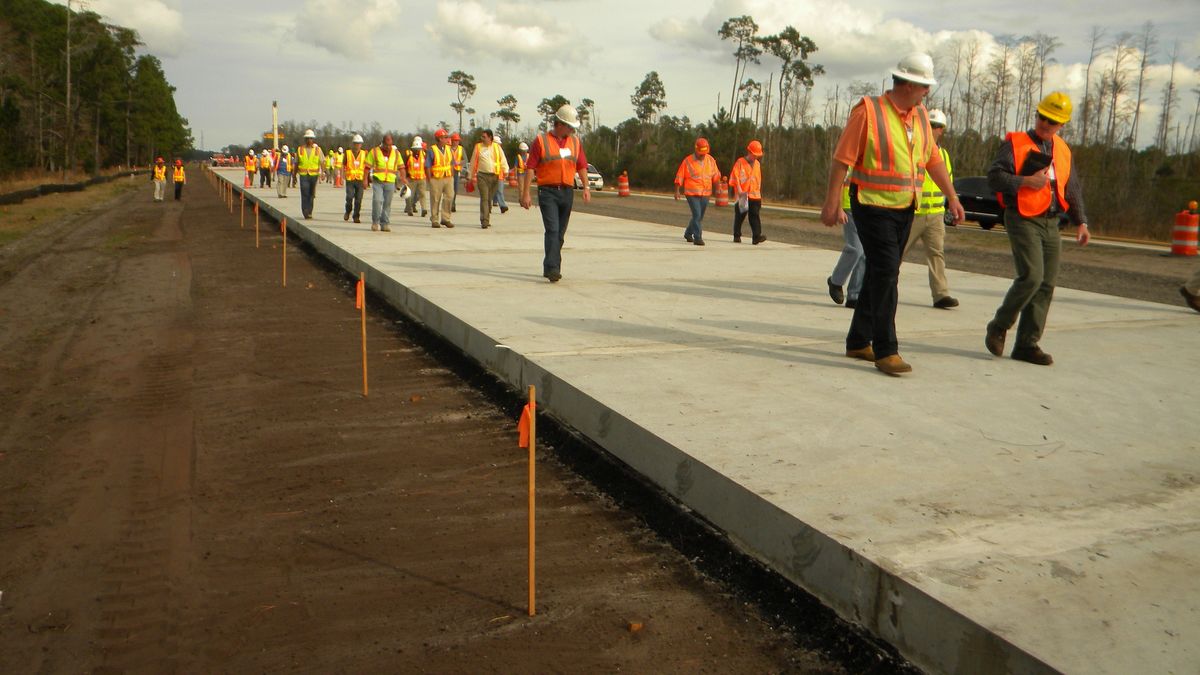 Gospodarka spowalnia, a z nią oddala się wizja podwyżek.