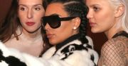 Kim Kardashian wzbudziła sensację podczas tygodnia mody w Nowym Jorku. W biało-czarnym futrze wyglądała jak Cruella De Mon