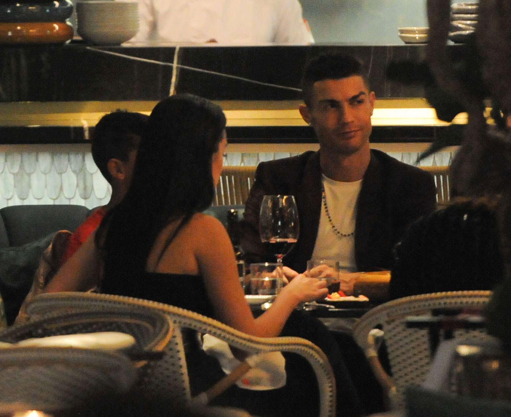 Cristiano Ronaldo i Georgina Rodriguez z Cristiano Ronaldem Juniorem na kolacji w Londynie